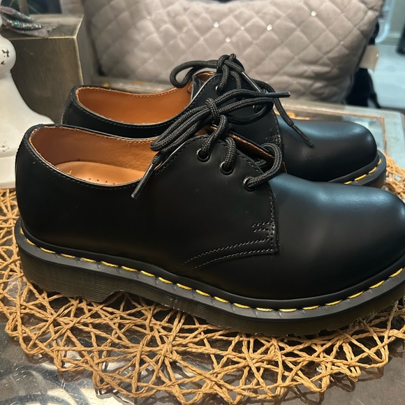 Black Dr. Martens 1461 smooth leather oxfords #drmartens #leather